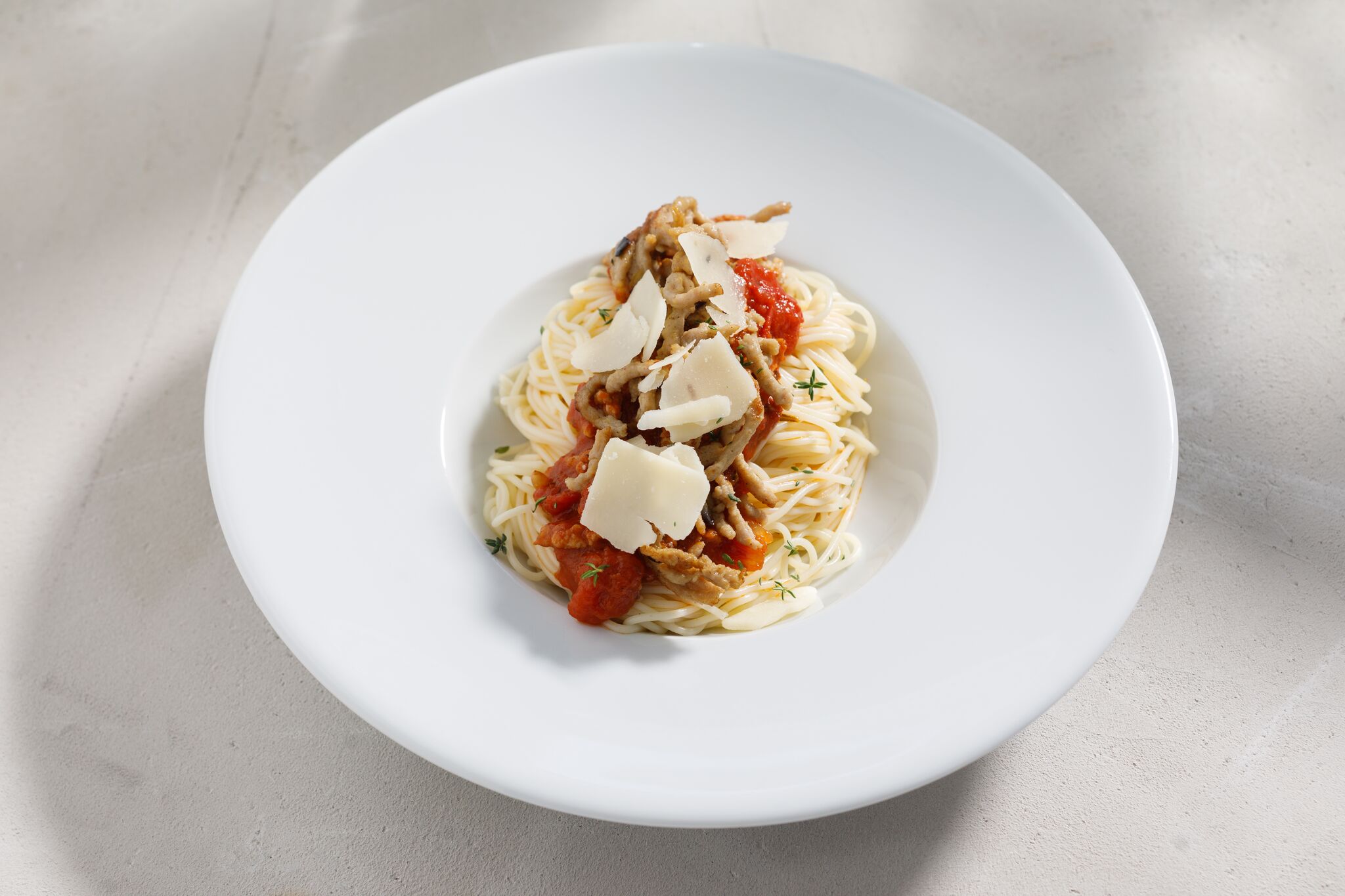 Culinary hot lunch spaghetti bolognese - RodeBol Events